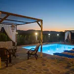 Estate Tsoukalas With Pool - Perfect For Large Groups Next To Laganas Offering Incredible Greek Hospitality By Mana Gers 펜션 Ambelokipoi (Zakynthos)